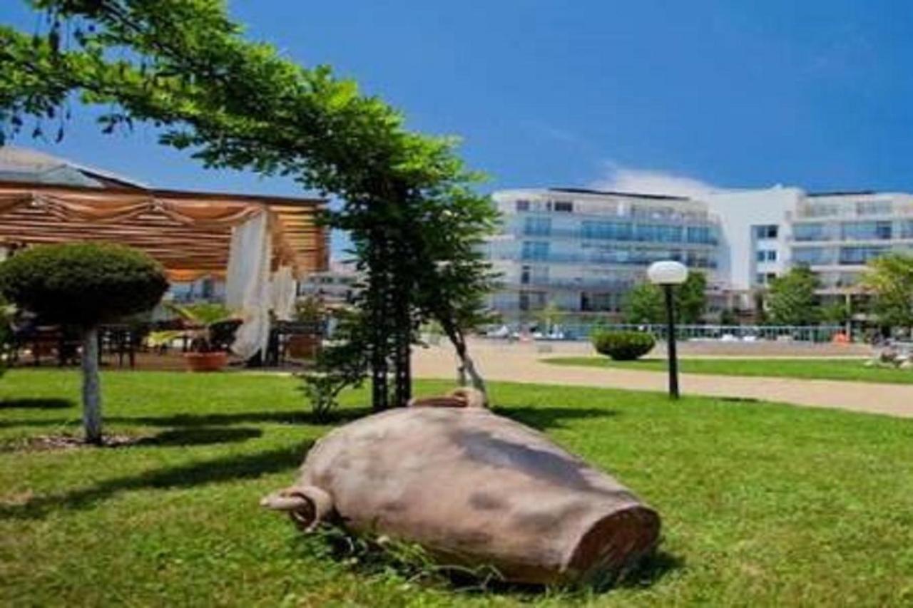 Yves 2 Bed Apart At Sun Village Sunny Beach Not Far Away From The Sea 外观 照片
